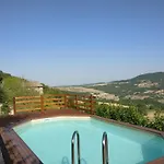 לינה וארוחת בוקר La Terrazza Del Subasio 4*